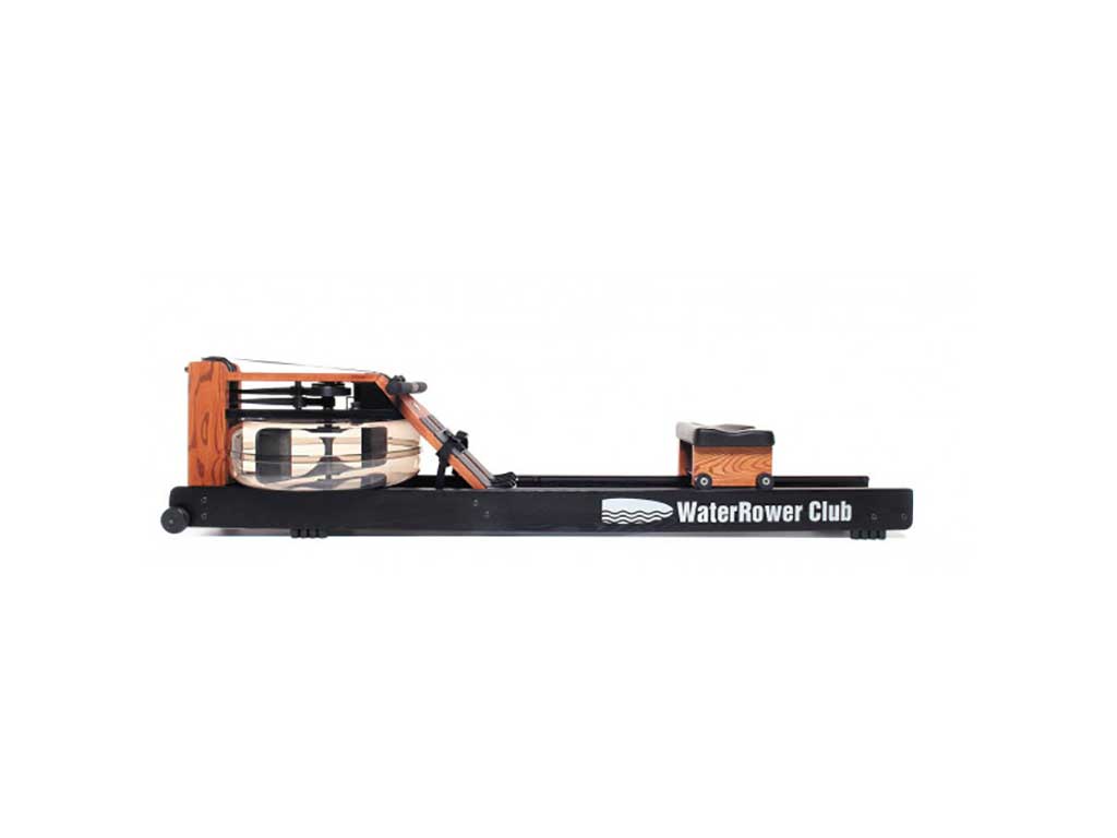 Ein rotbraun schwarz farbiges Rudergerät mit Holzelementen der Marke WaterRower.