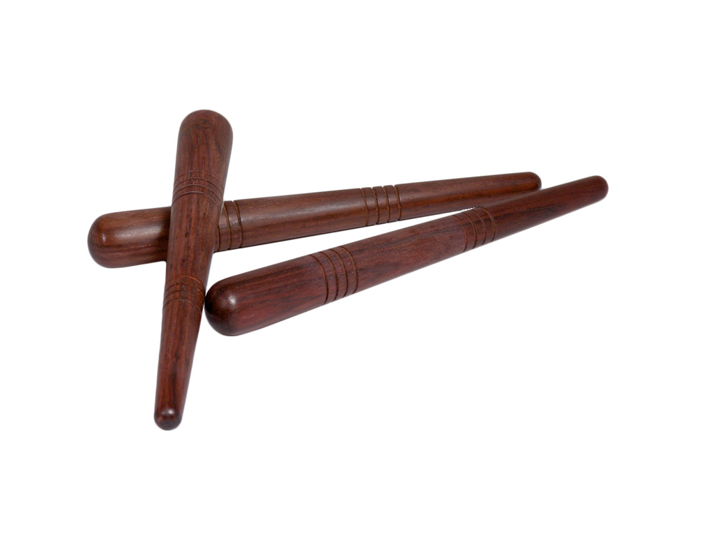 Massagestäbchen aus dunklem Holz der Marke cosiMed.