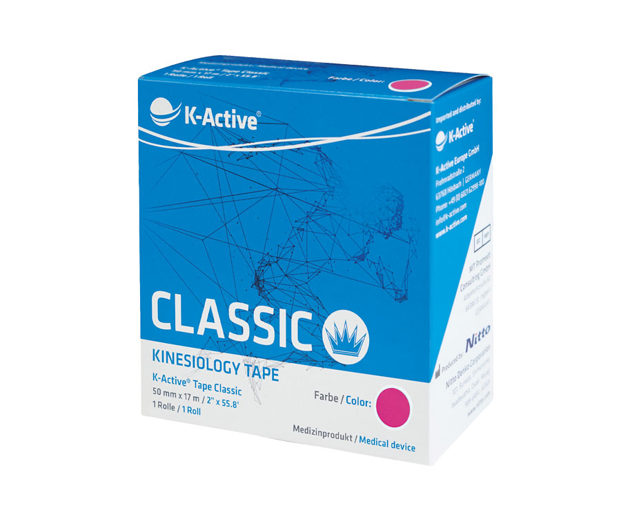 Eine Papierschachtel mit einer Rolle pinkem Sporttape der Marke K-Active.