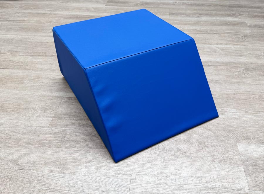 Keilwürfel 70 x 55 x 30 cm